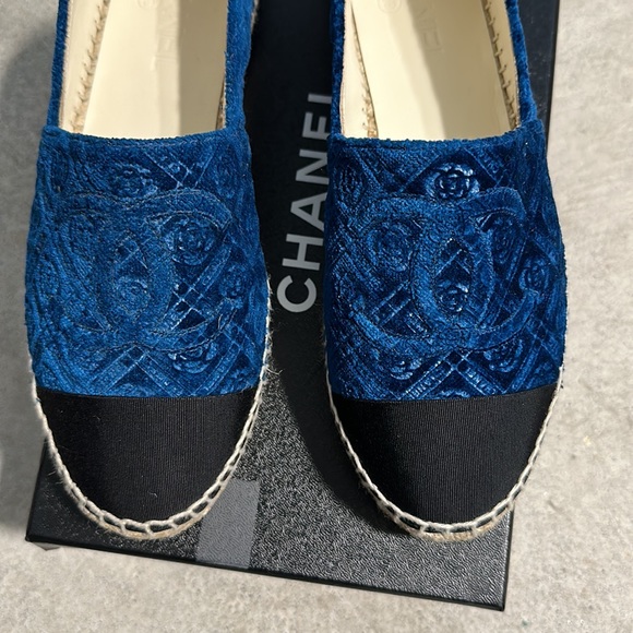 Like New Gorgeous Chanel espadrilles size 7.5 (38 EU) *100% Authentic* - Picture 4 of 11